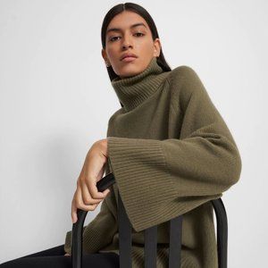 NWT, Theory Wide-Sleeve Turtleneck in Wool-Cashmere